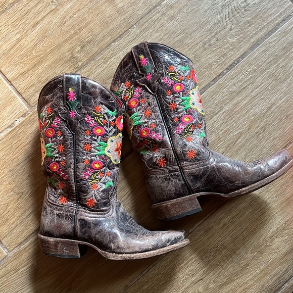 Macie Bean Other - Macie Bean Boots with Beautiful floral embroidery